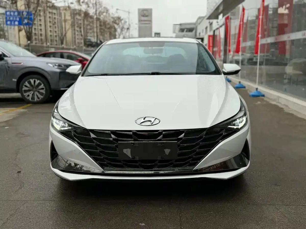 HYUNDAI ELANTRA