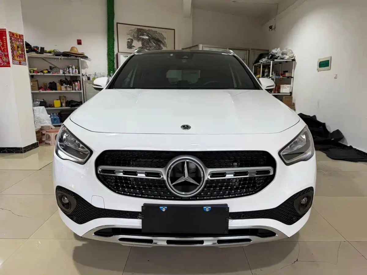 MERCEDES-BENZ GLA