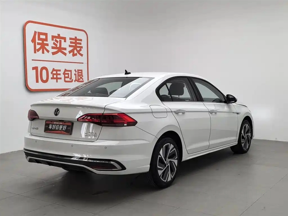 VOLKSWAGEN BORA