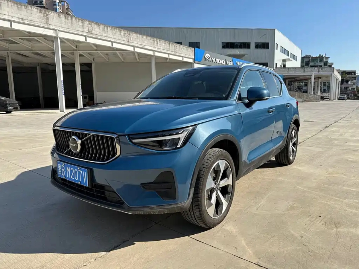VOLVO XC40