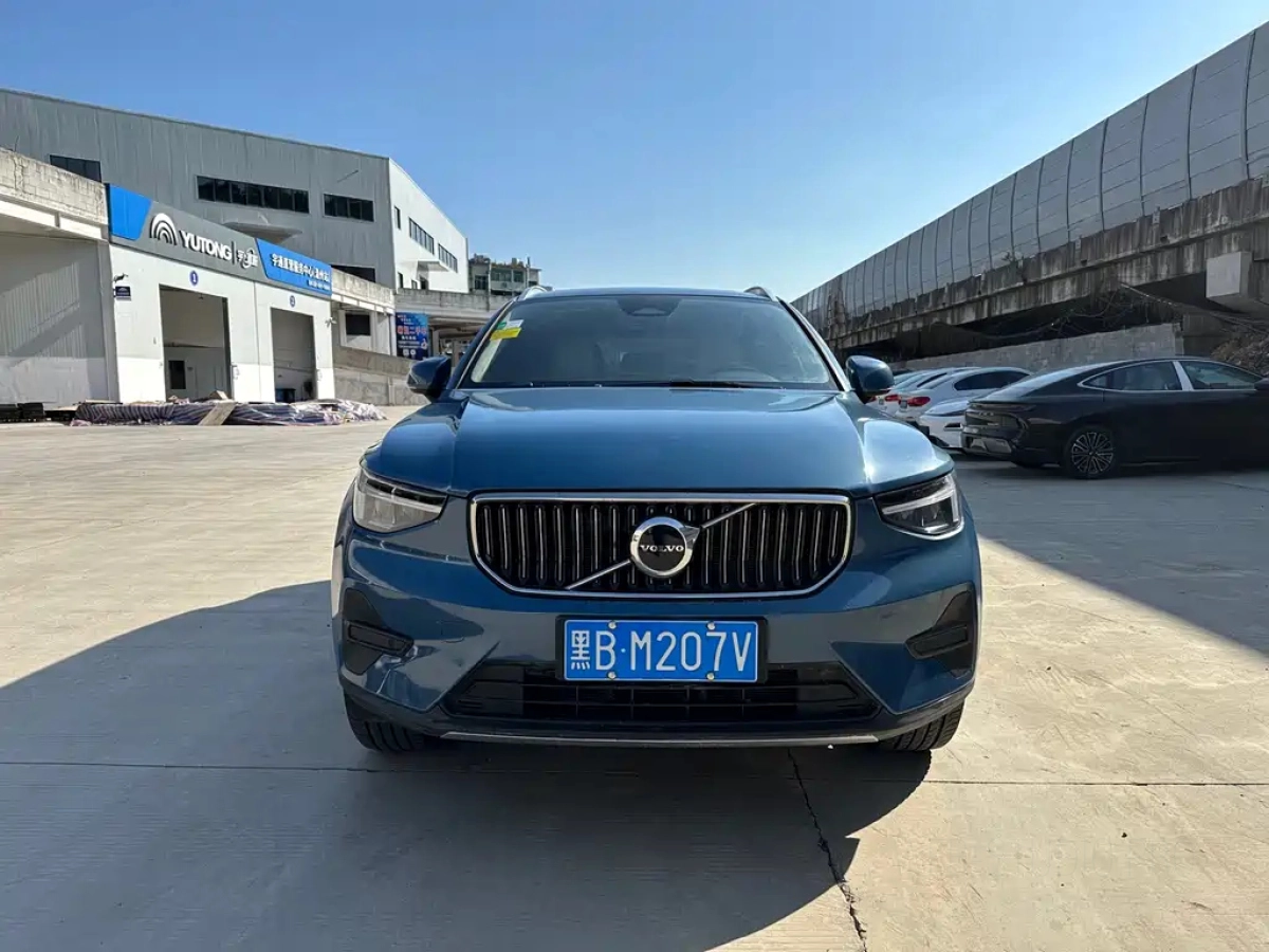 VOLVO XC40