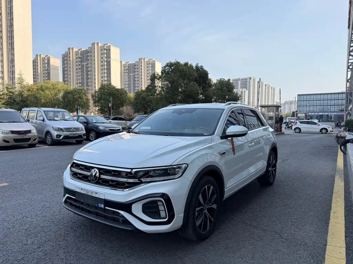 VOLKSWAGEN T-ROC  2024