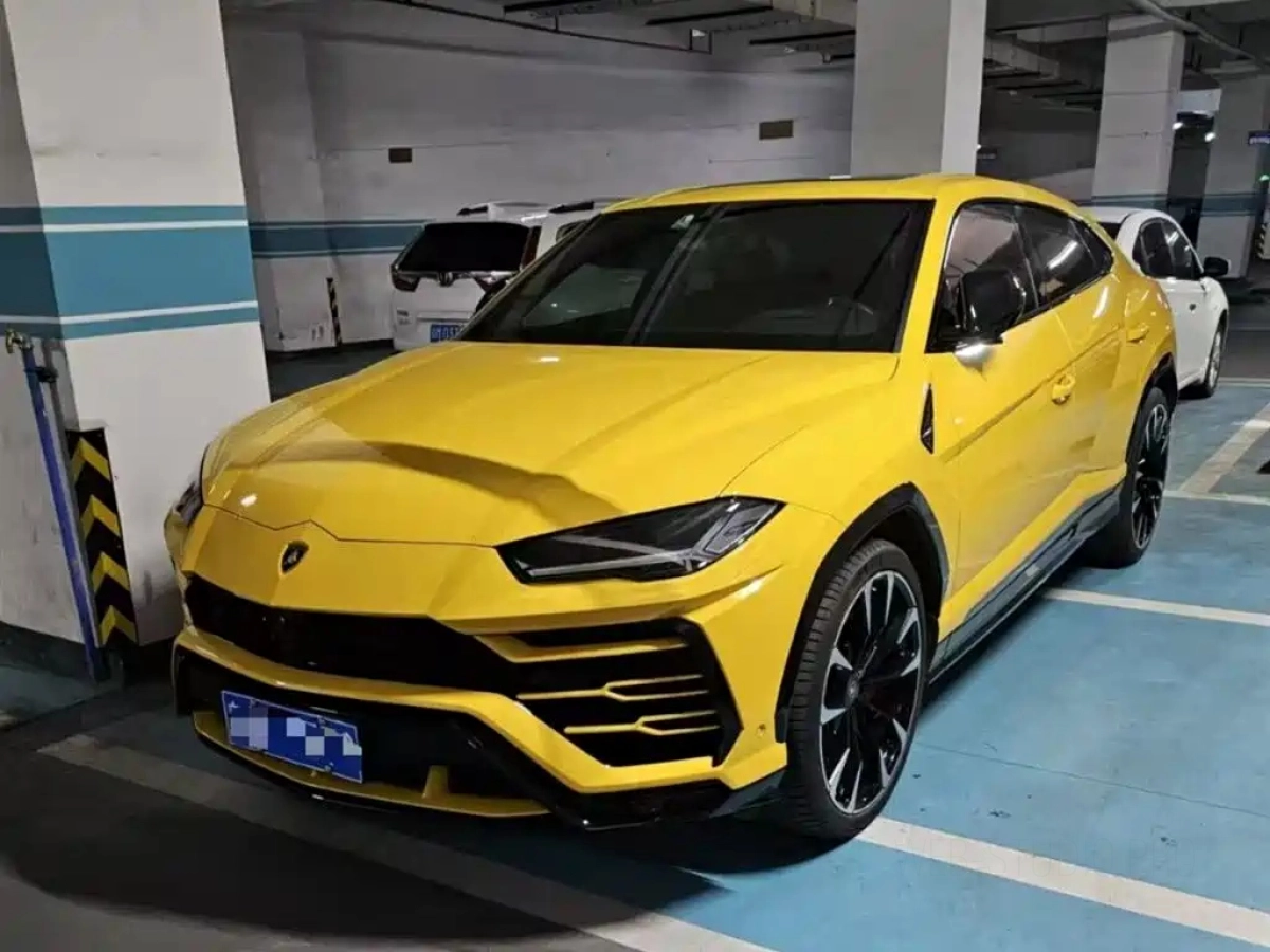 LAMBORGHINI URUS  2020
