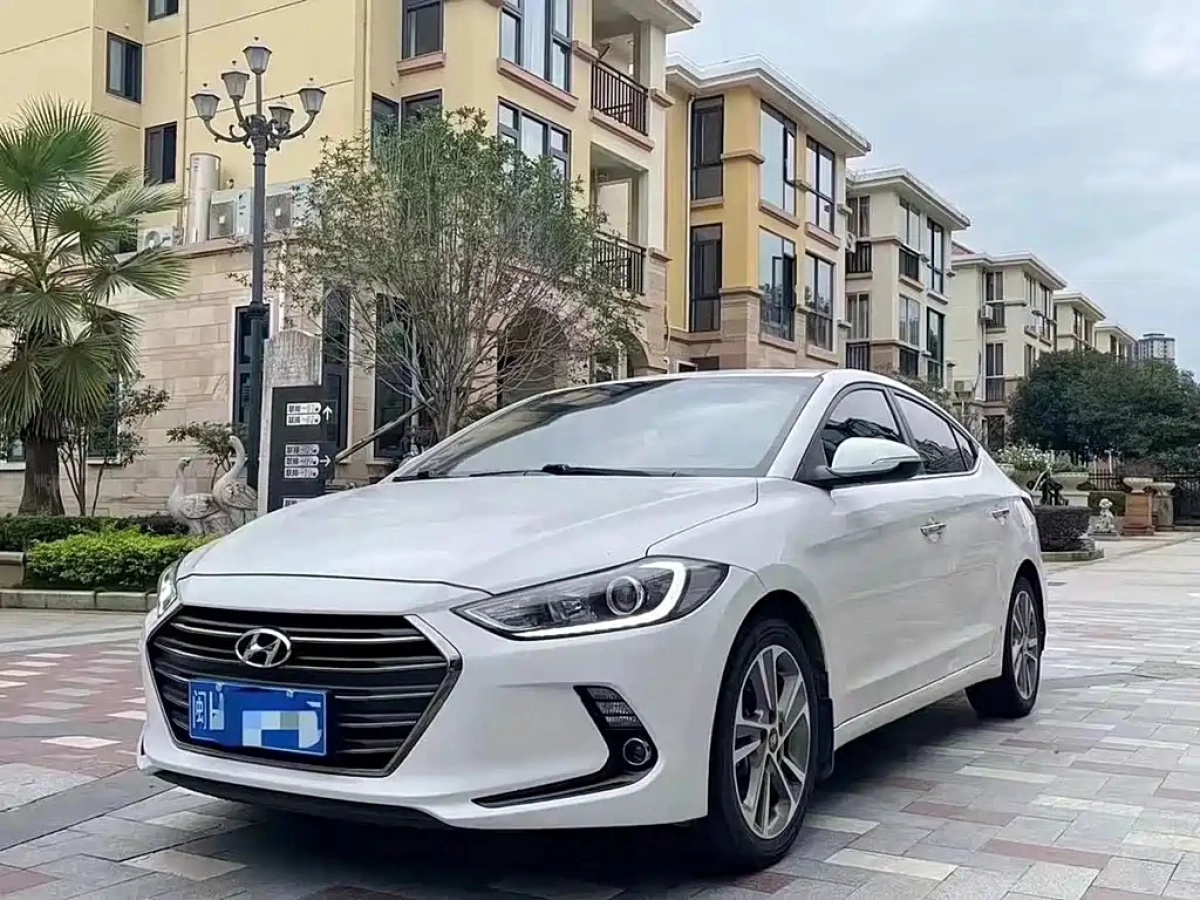 HYUNDAI ELANTRA