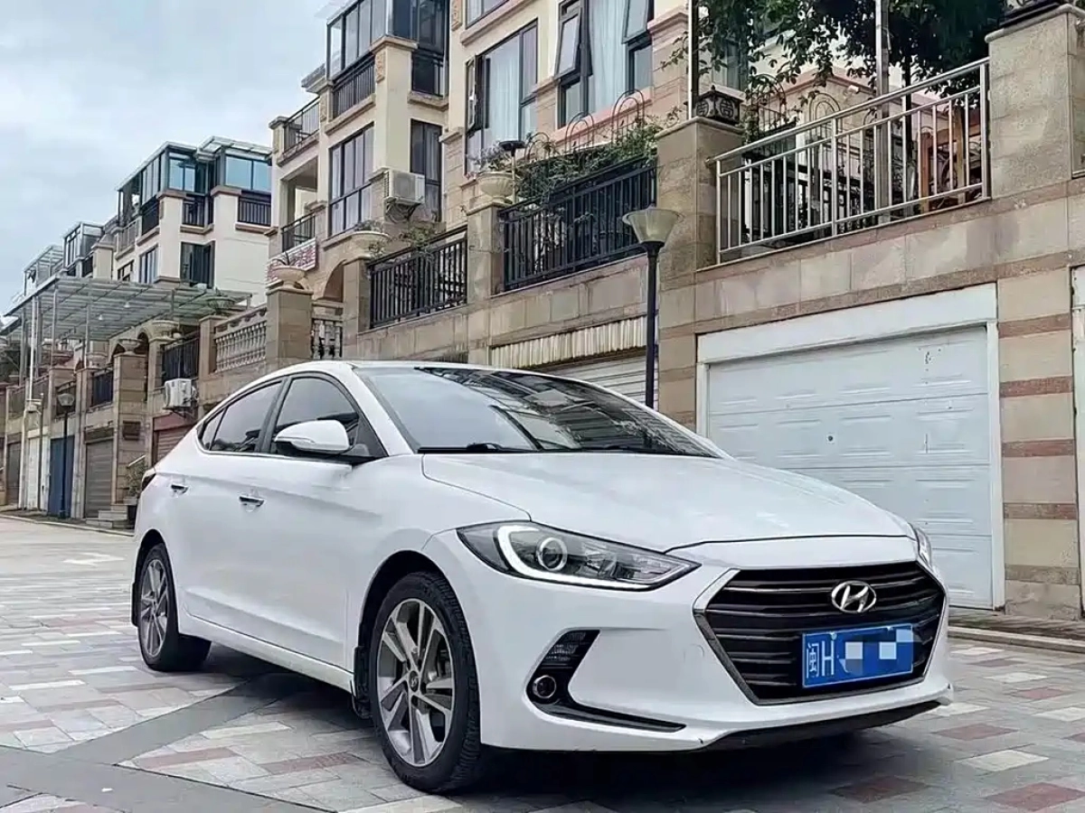HYUNDAI ELANTRA