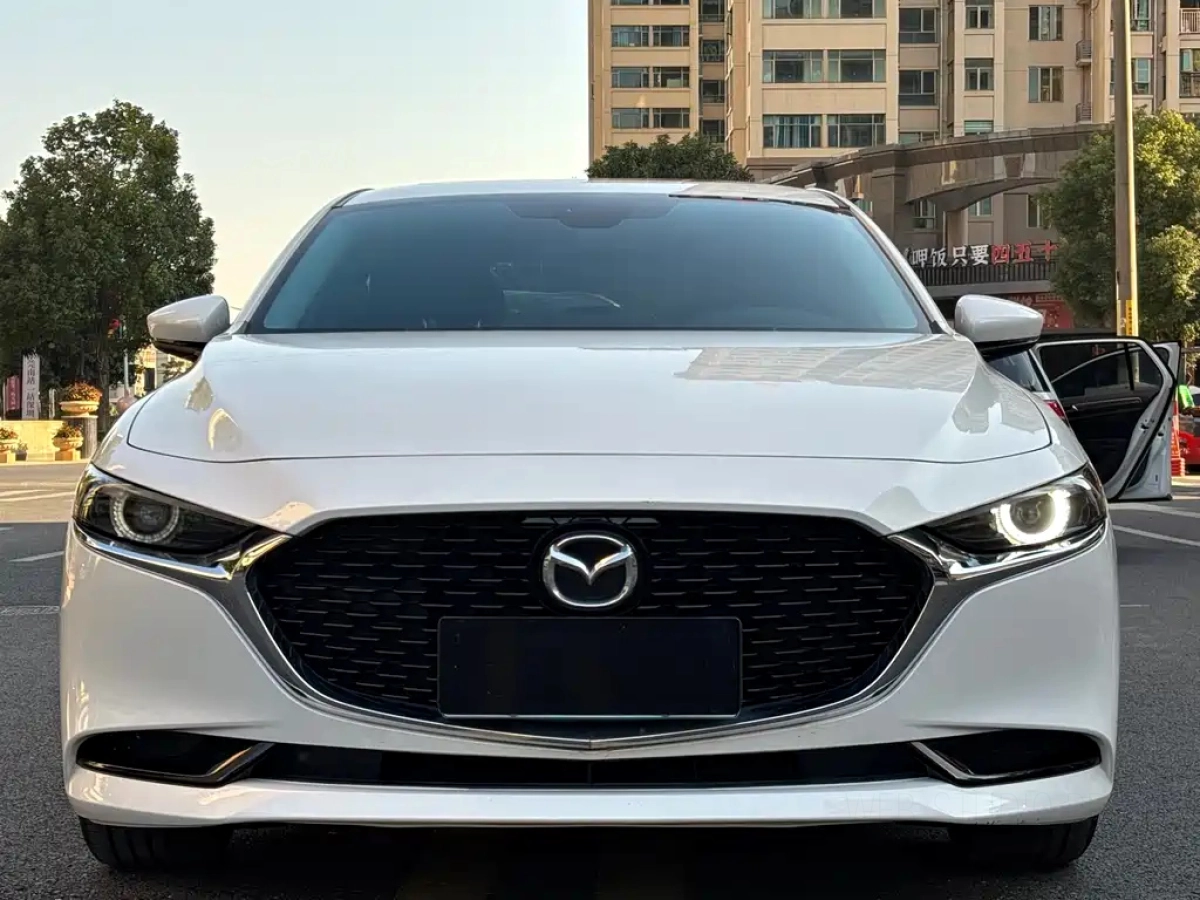 MAZDA 3 AXELA