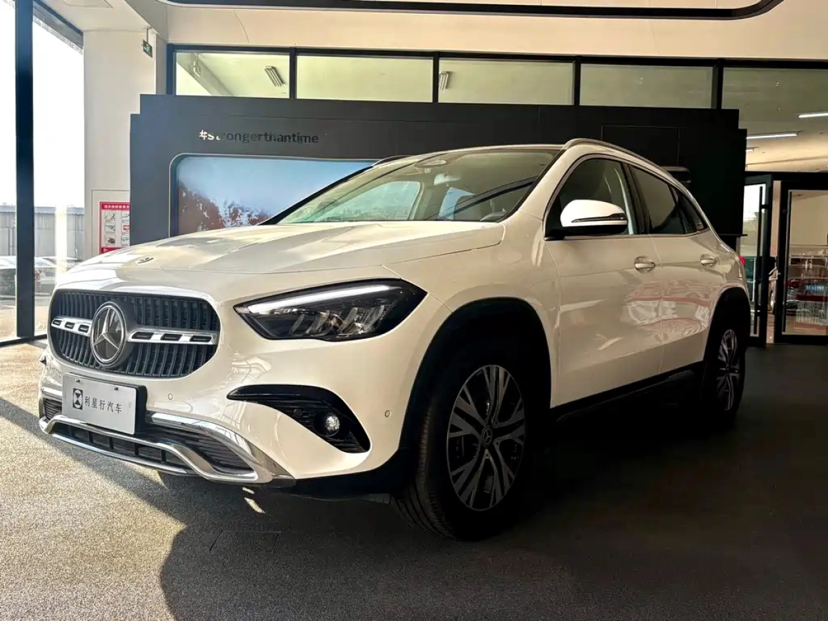MERCEDES-BENZ GLA  2026