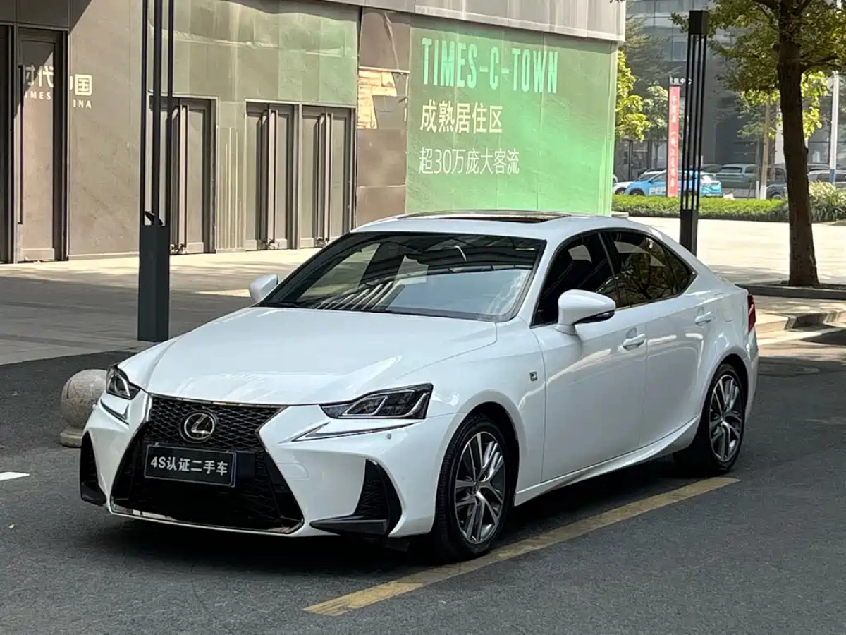 LEXUS IS