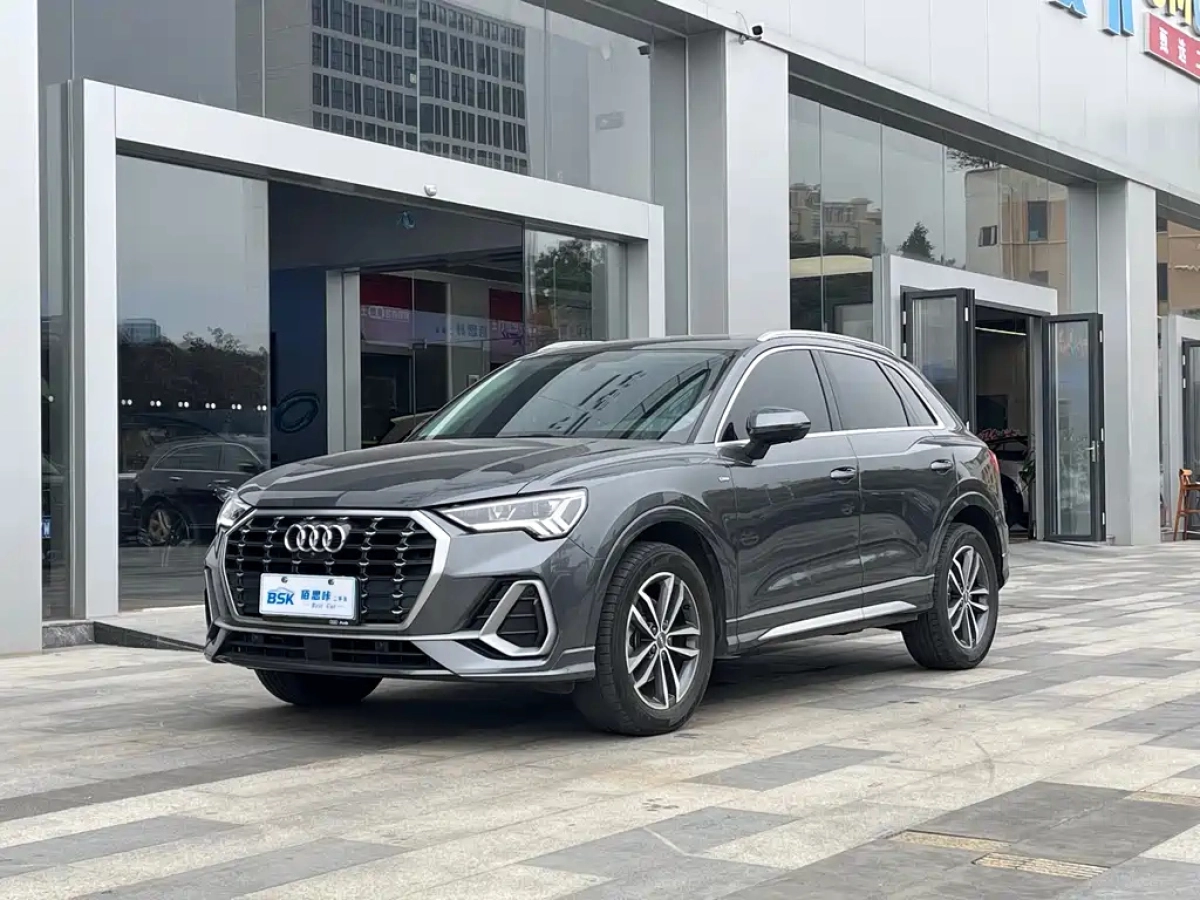 AUDI Q3