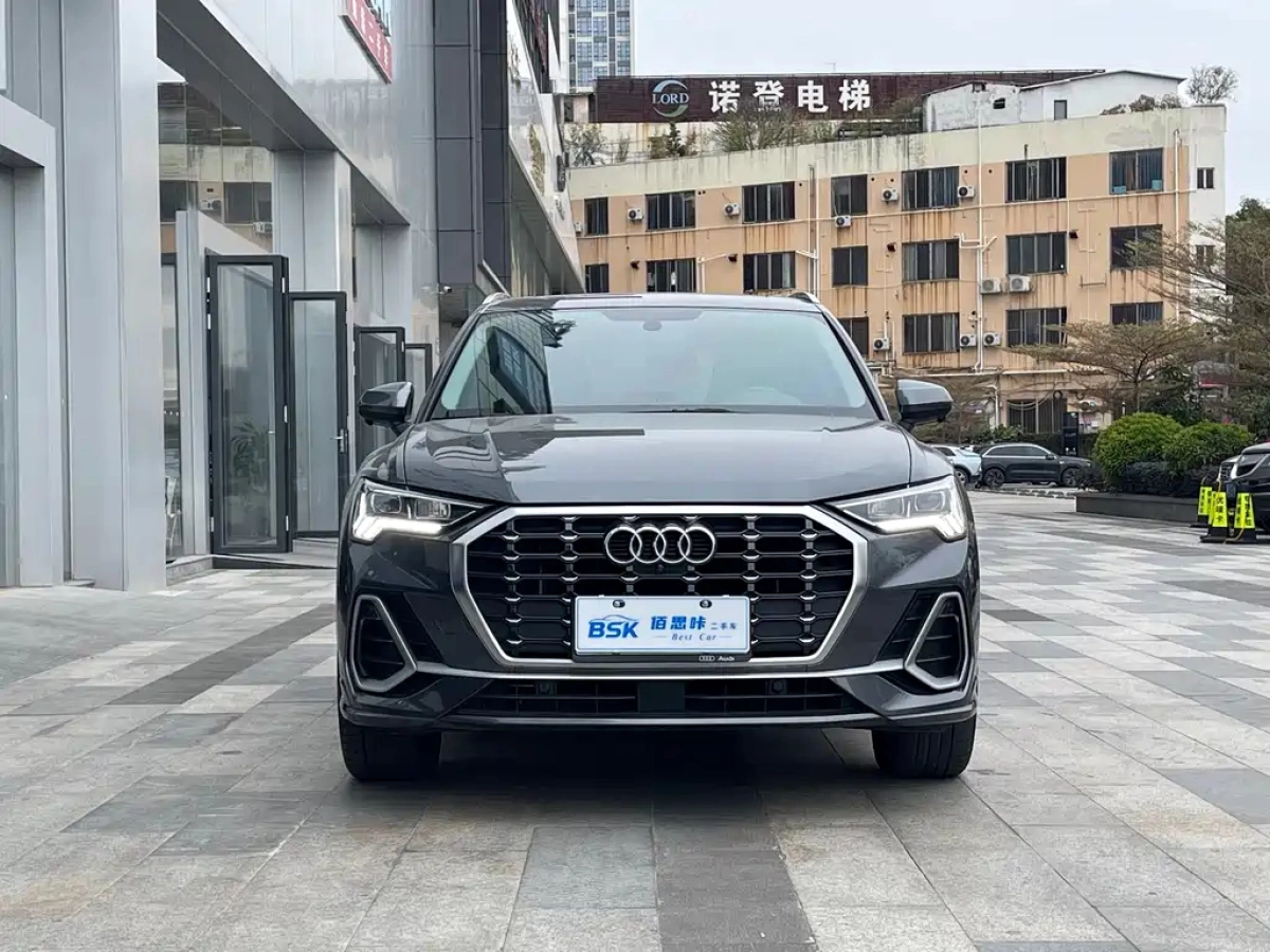 AUDI Q3