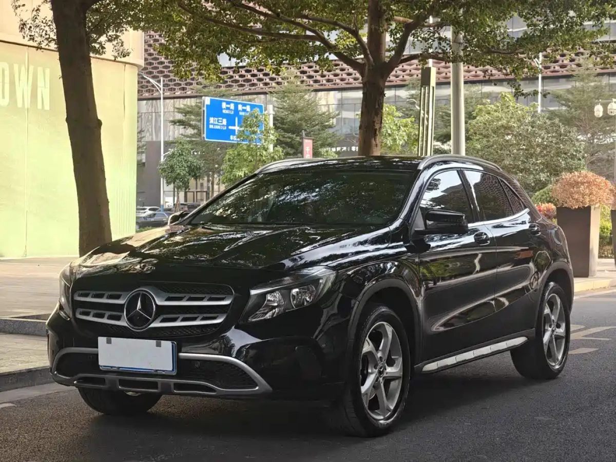 MERCEDES-BENZ GLA  2020