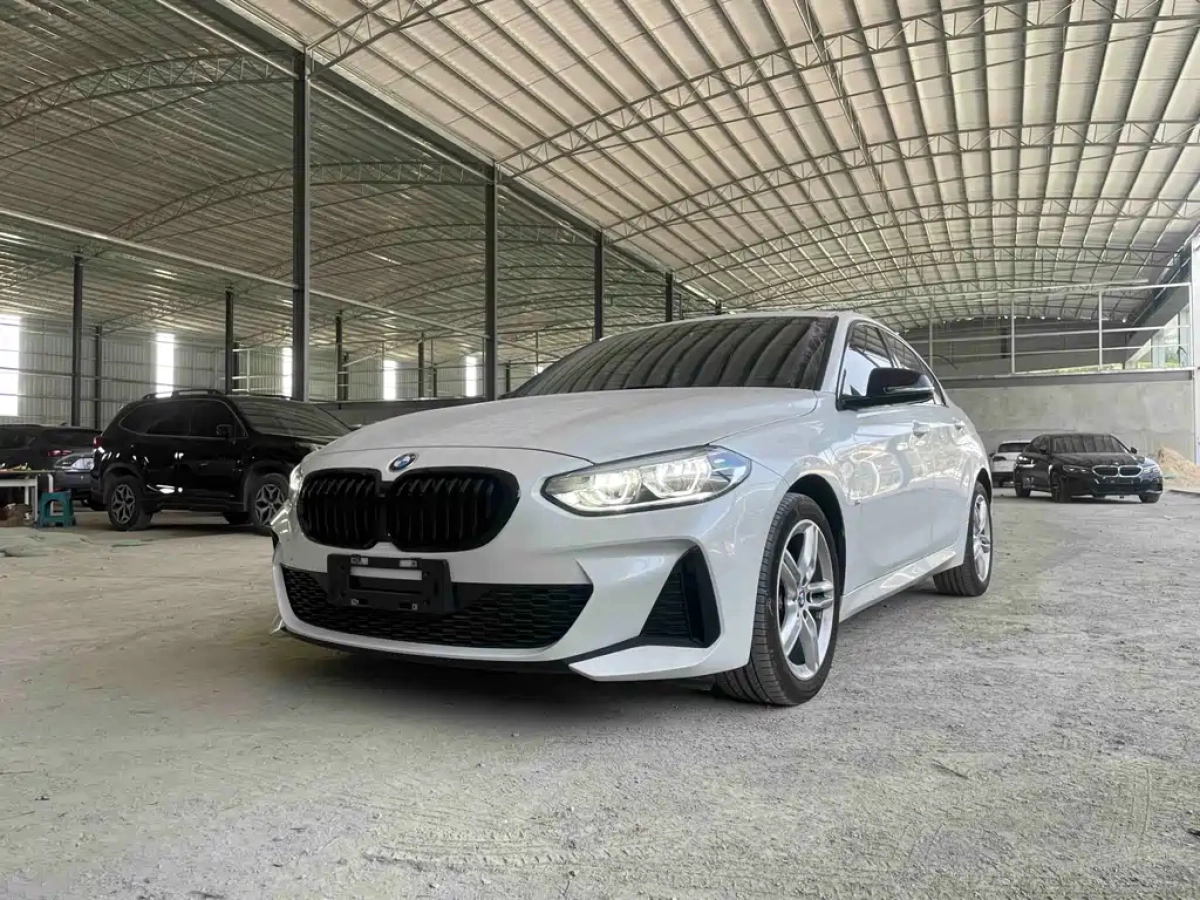 BMW 1-SERIES  2023