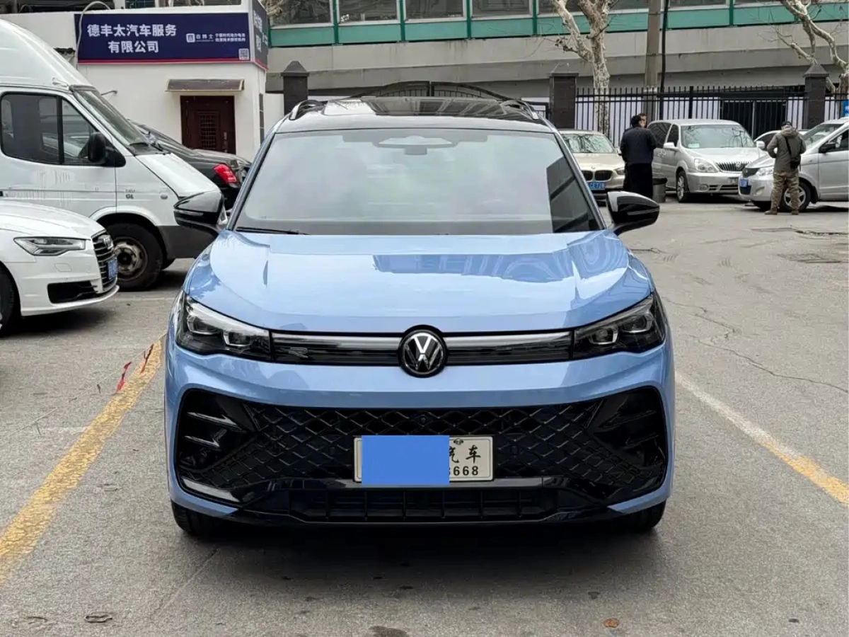 VOLKSWAGEN TIGUAN L  2024