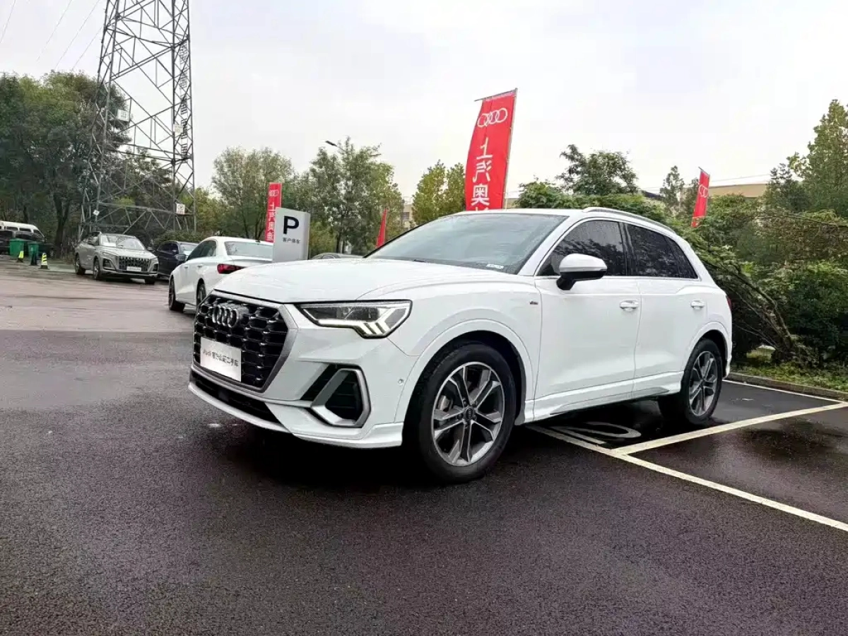 AUDI Q3  2022
