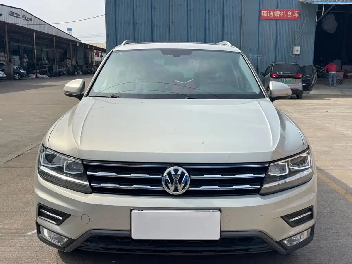 VOLKSWAGEN TIGUAN L