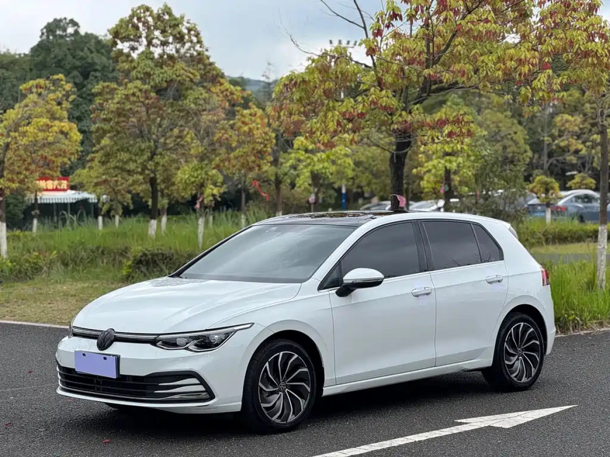 VOLKSWAGEN GOLF  2022