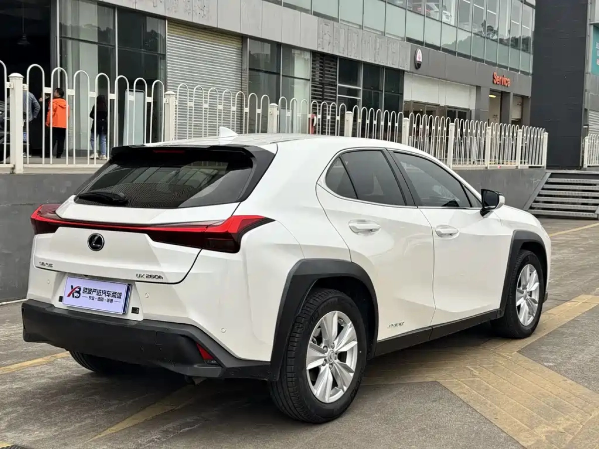 LEXUS UX