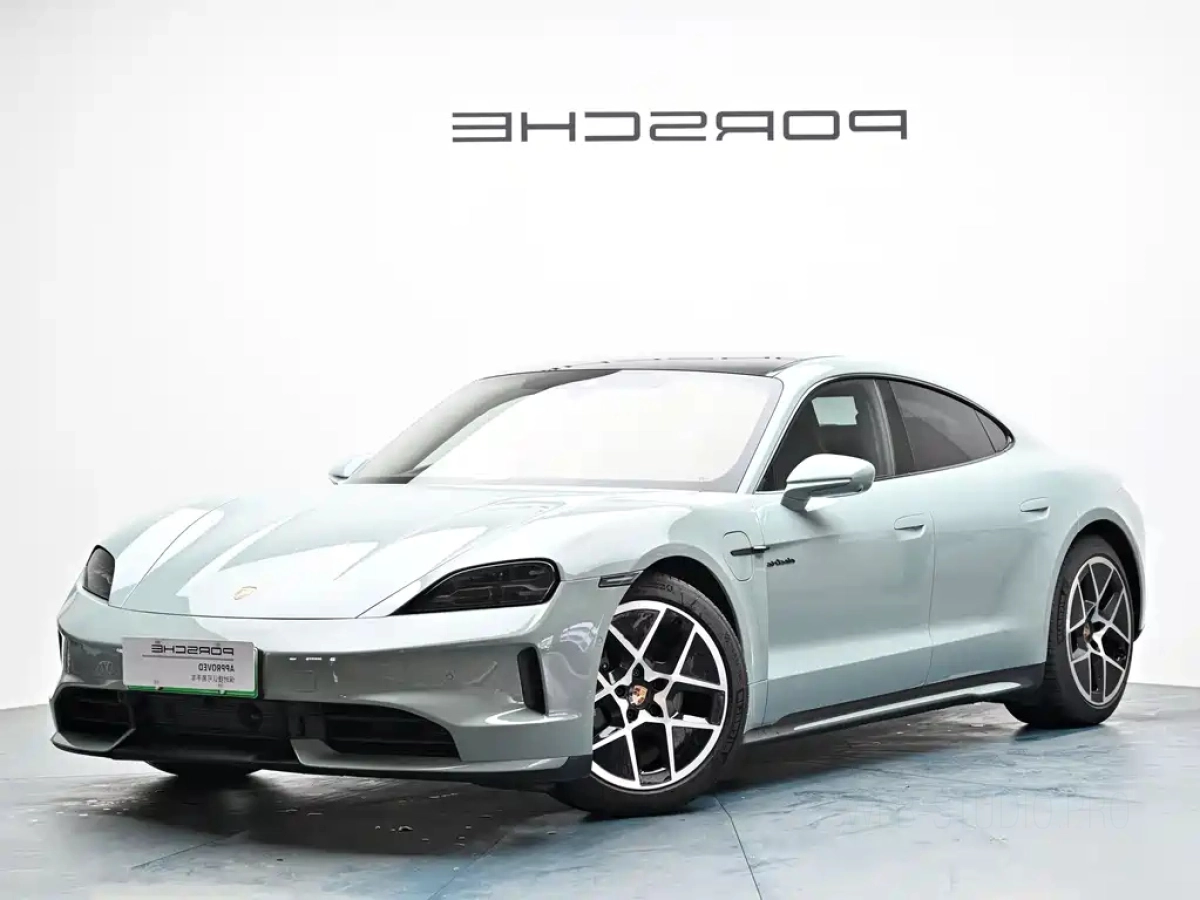 PORSCHE TAYCAN  2024