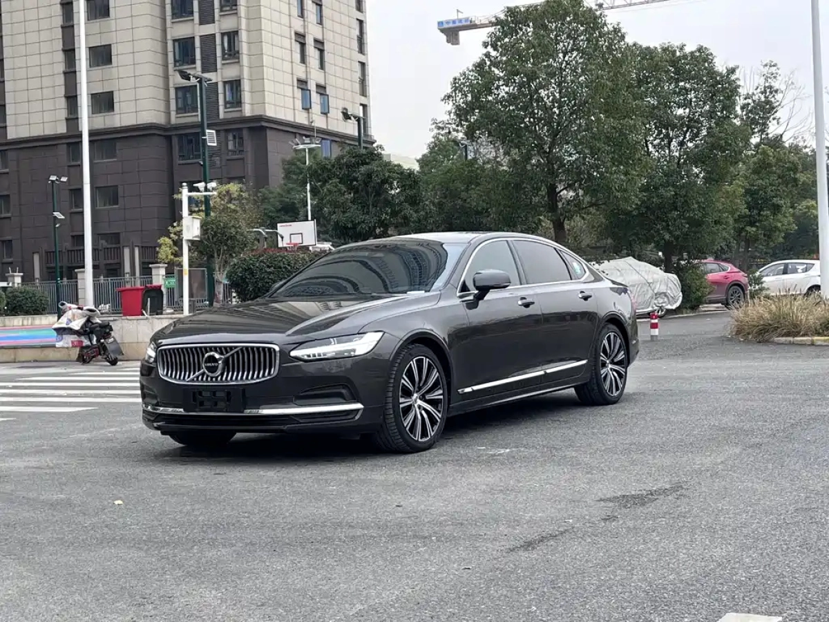 VOLVO S90