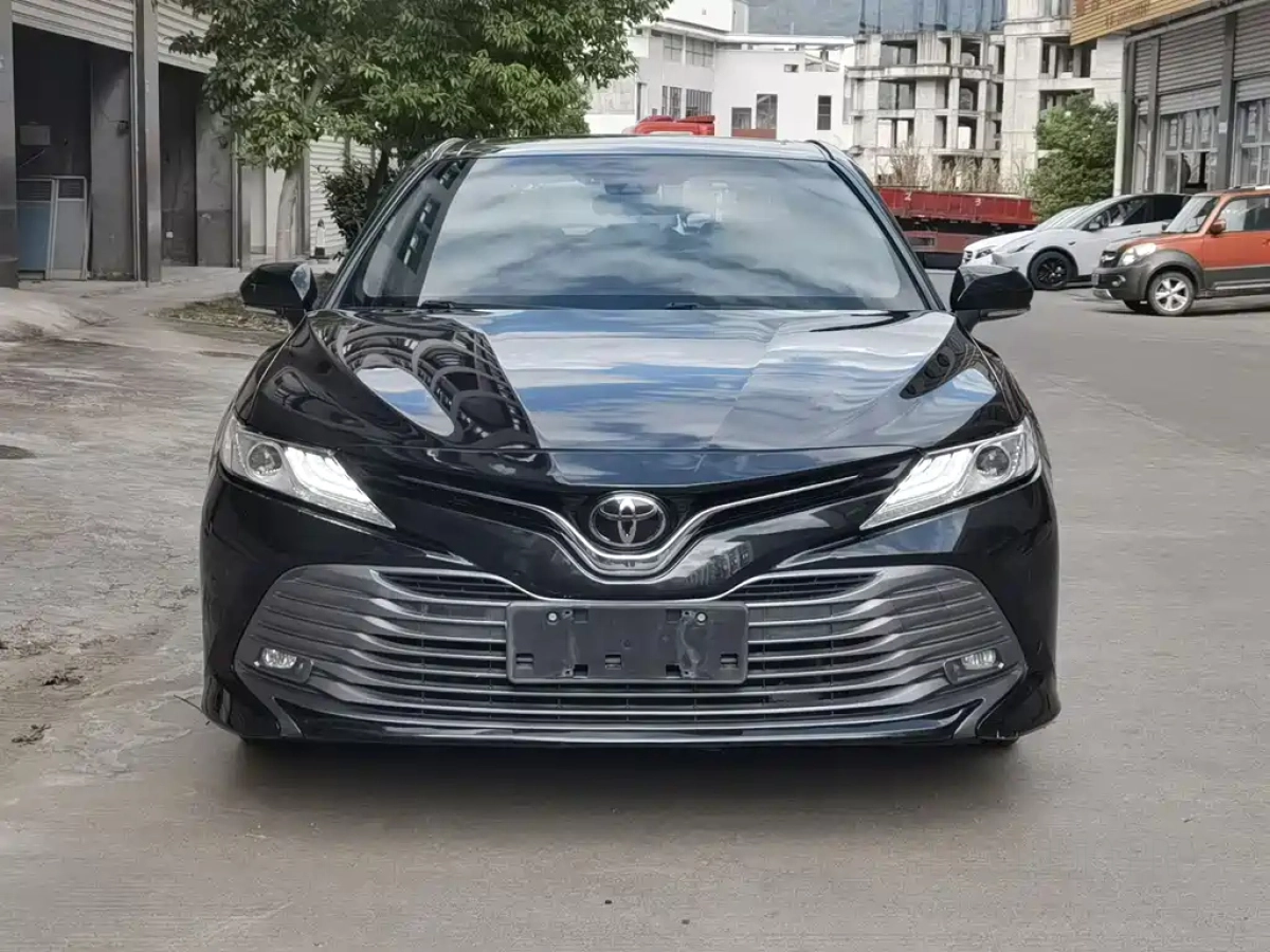 TOYOTA CAMRY