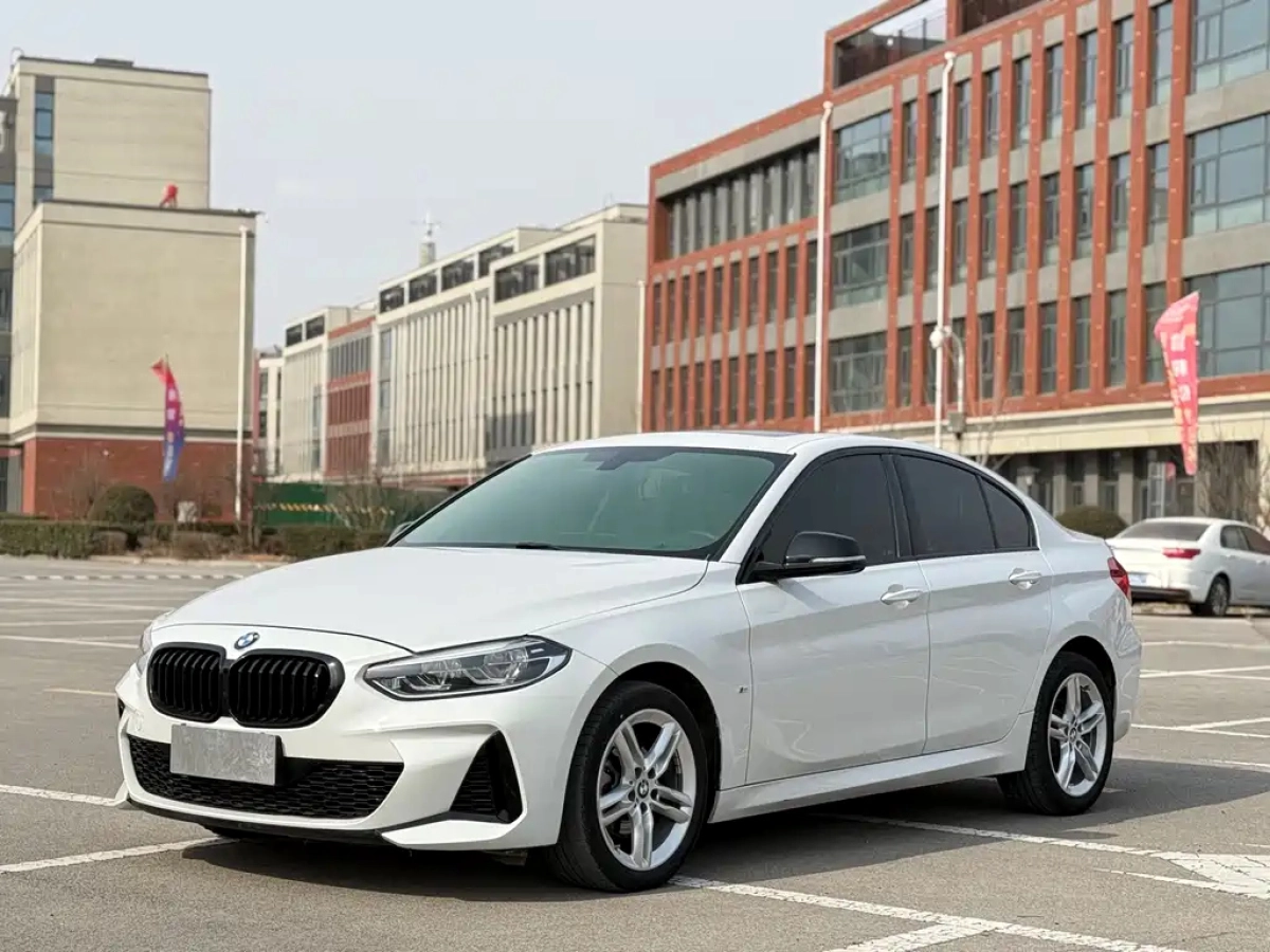 BMW 1-SERIES  2023