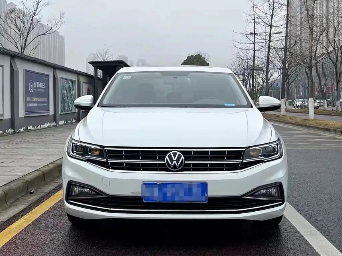 VOLKSWAGEN BORA