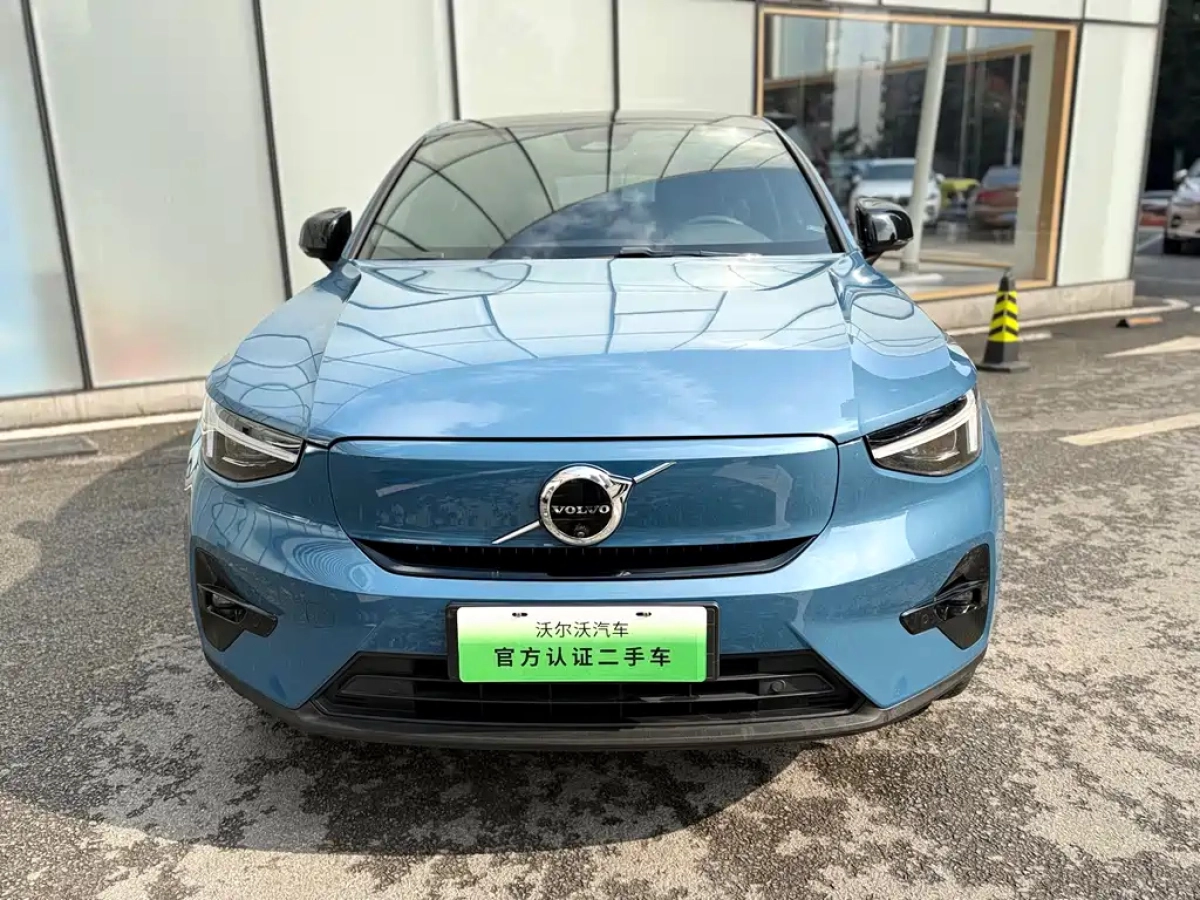 VOLVO C40