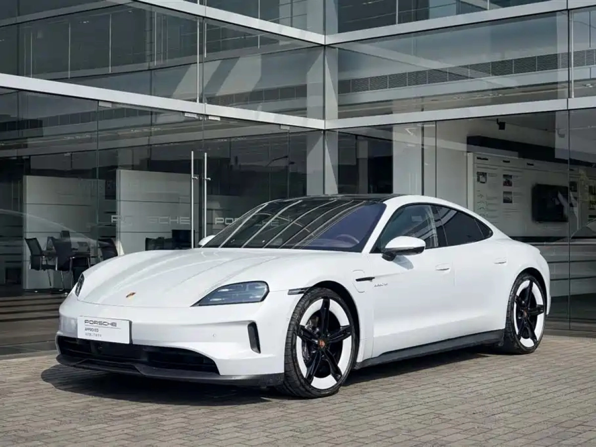 PORSCHE TAYCAN  2024
