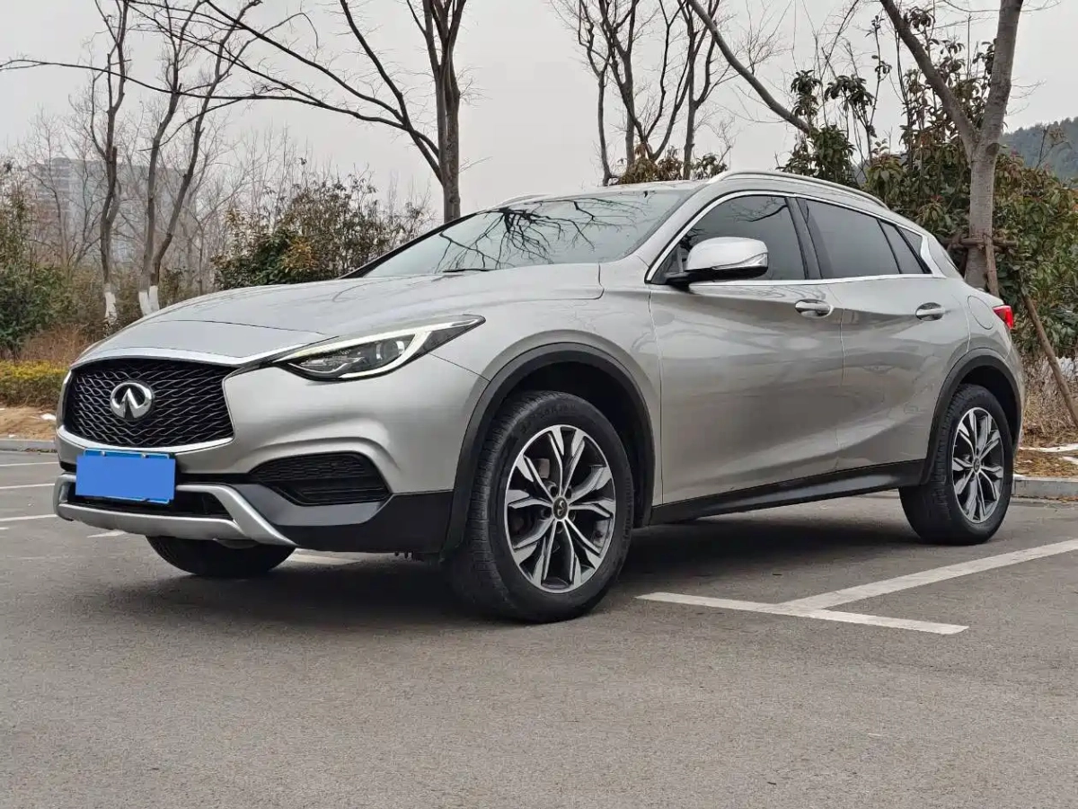 INFINITI QX30