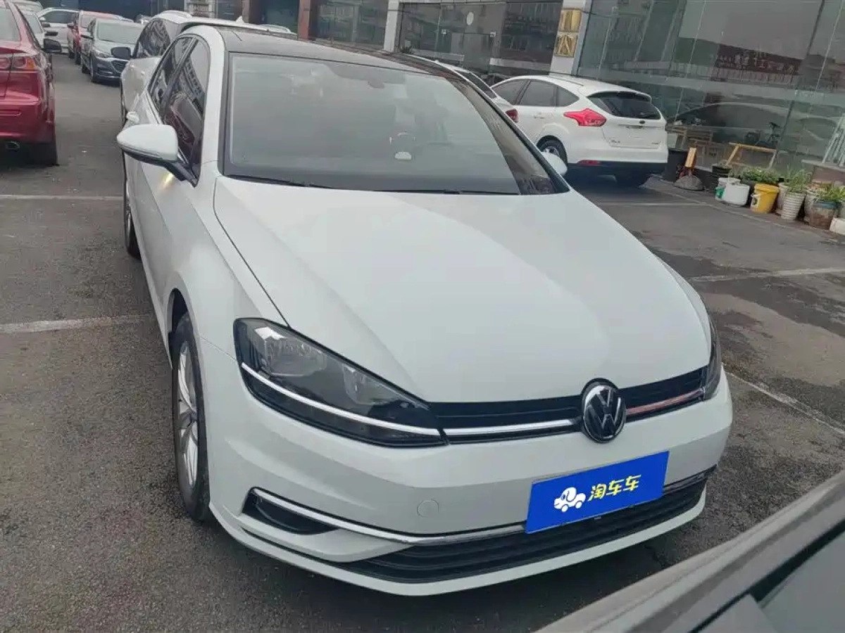 VOLKSWAGEN GOLF