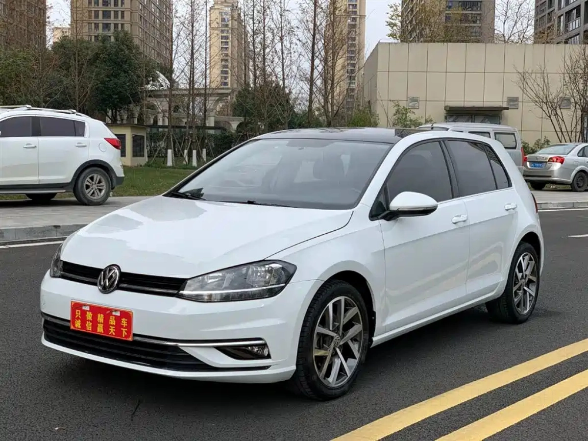 VOLKSWAGEN GOLF  2020
