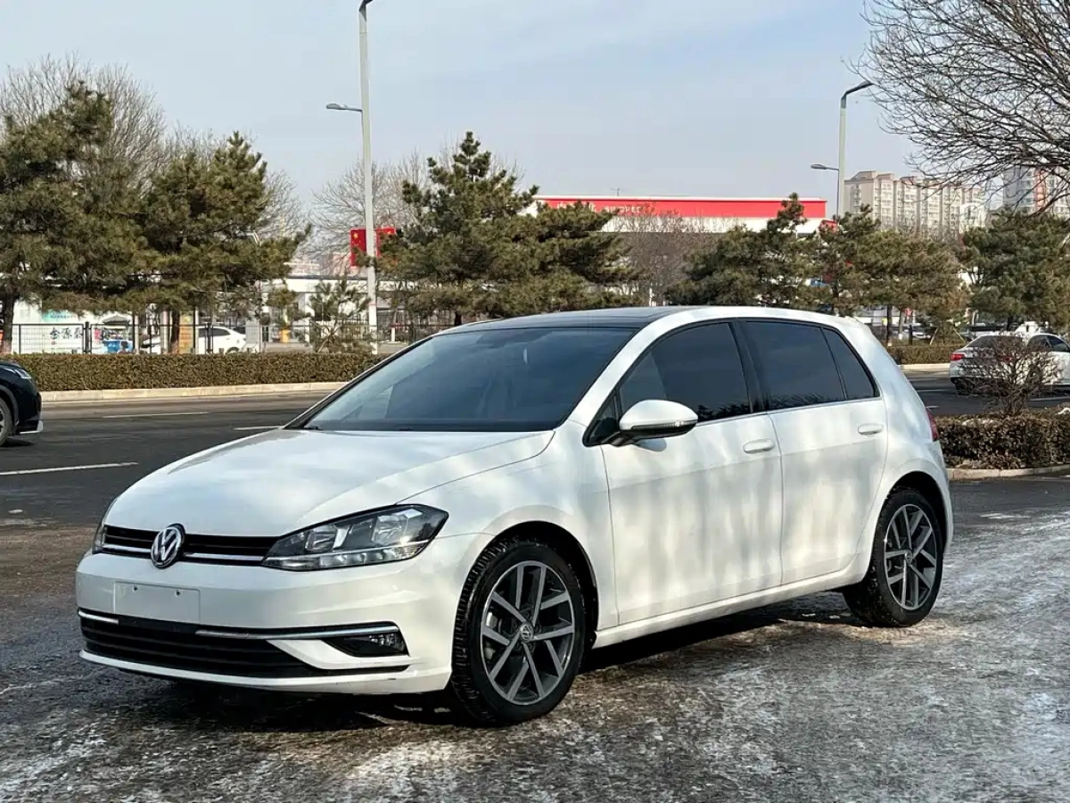 VOLKSWAGEN GOLF  2020