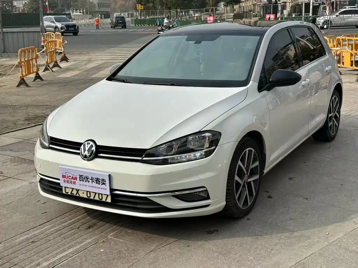VOLKSWAGEN GOLF  2020