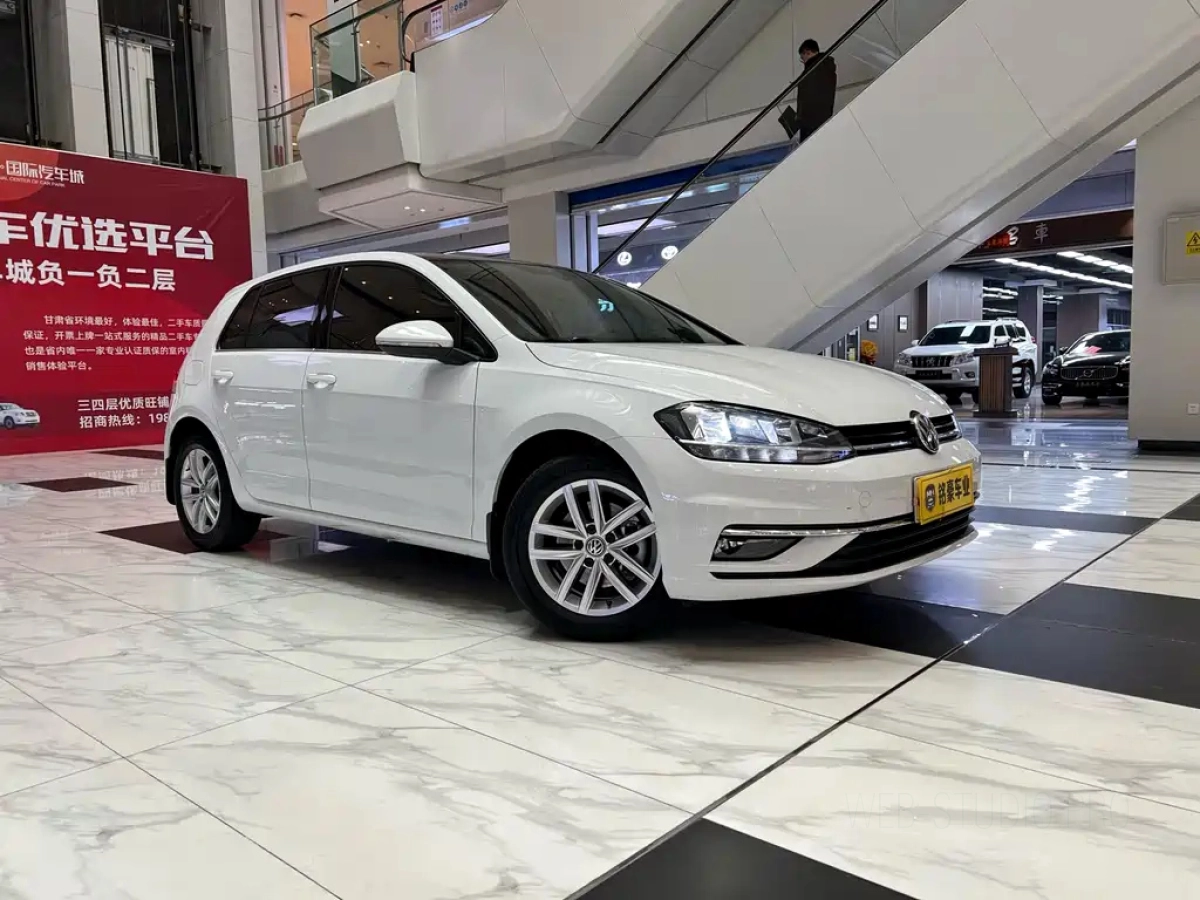 VOLKSWAGEN GOLF  2020