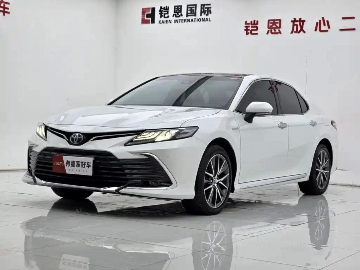 TOYOTA CAMRY  2024