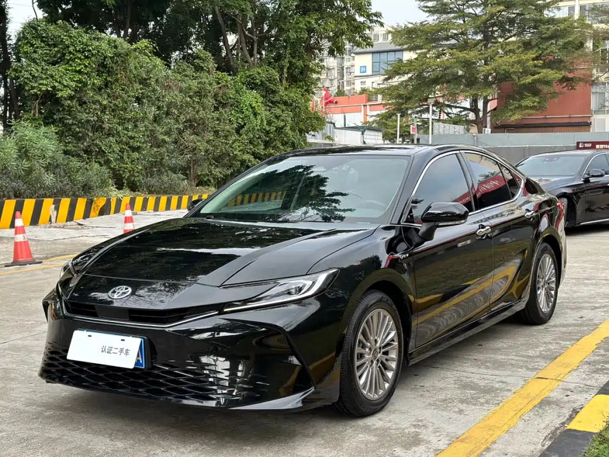 TOYOTA CAMRY  2025