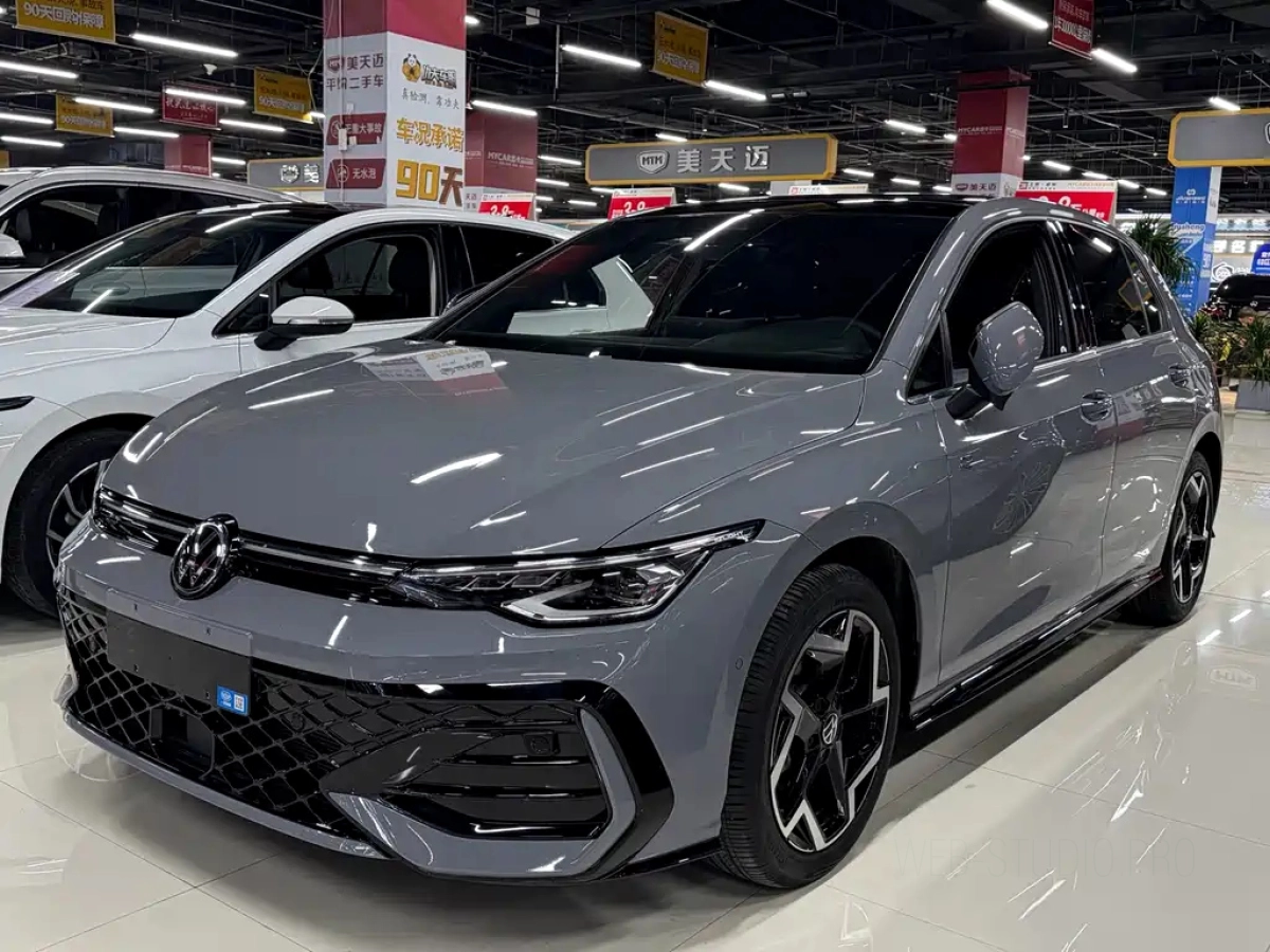 VOLKSWAGEN GOLF  2025