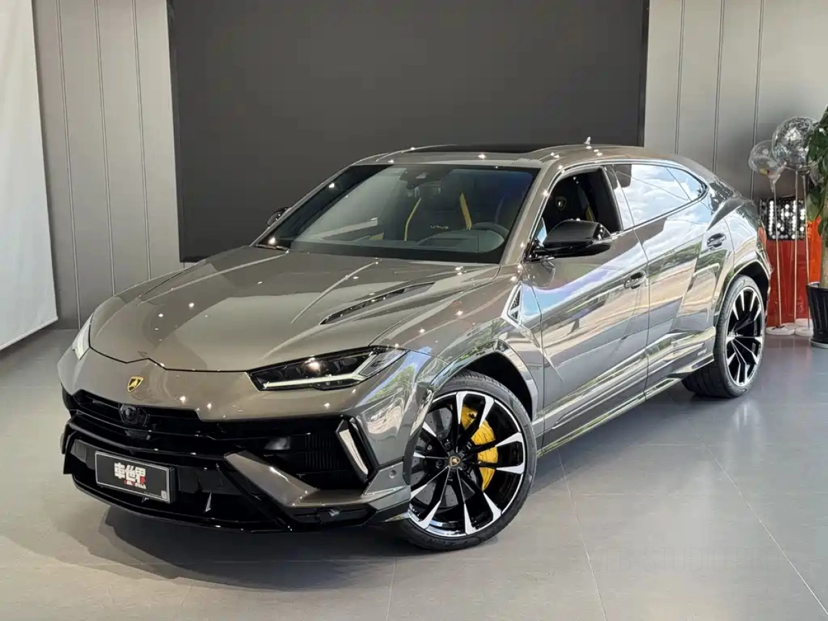 LAMBORGHINI URUS  2023