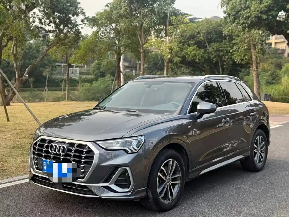 AUDI Q3