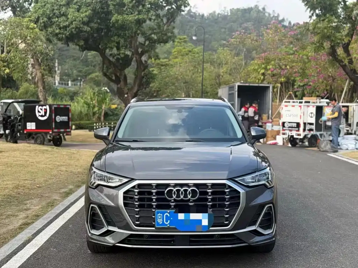AUDI Q3