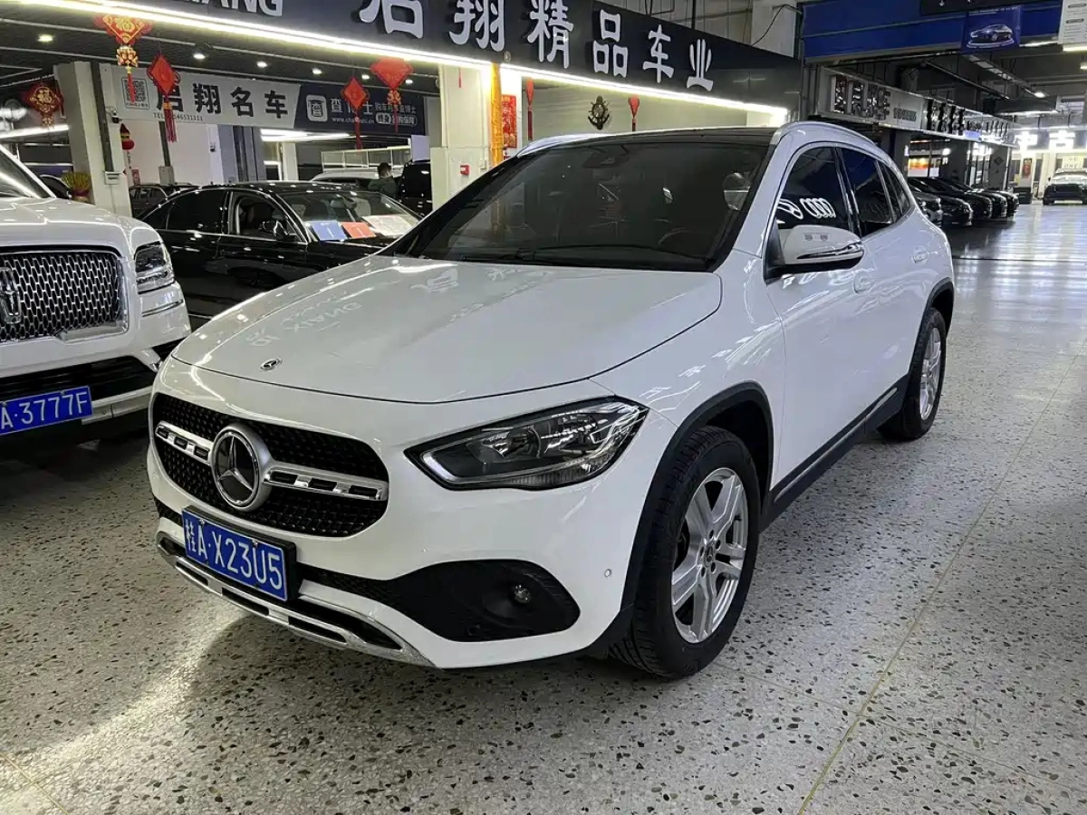 MERCEDES-BENZ GLA