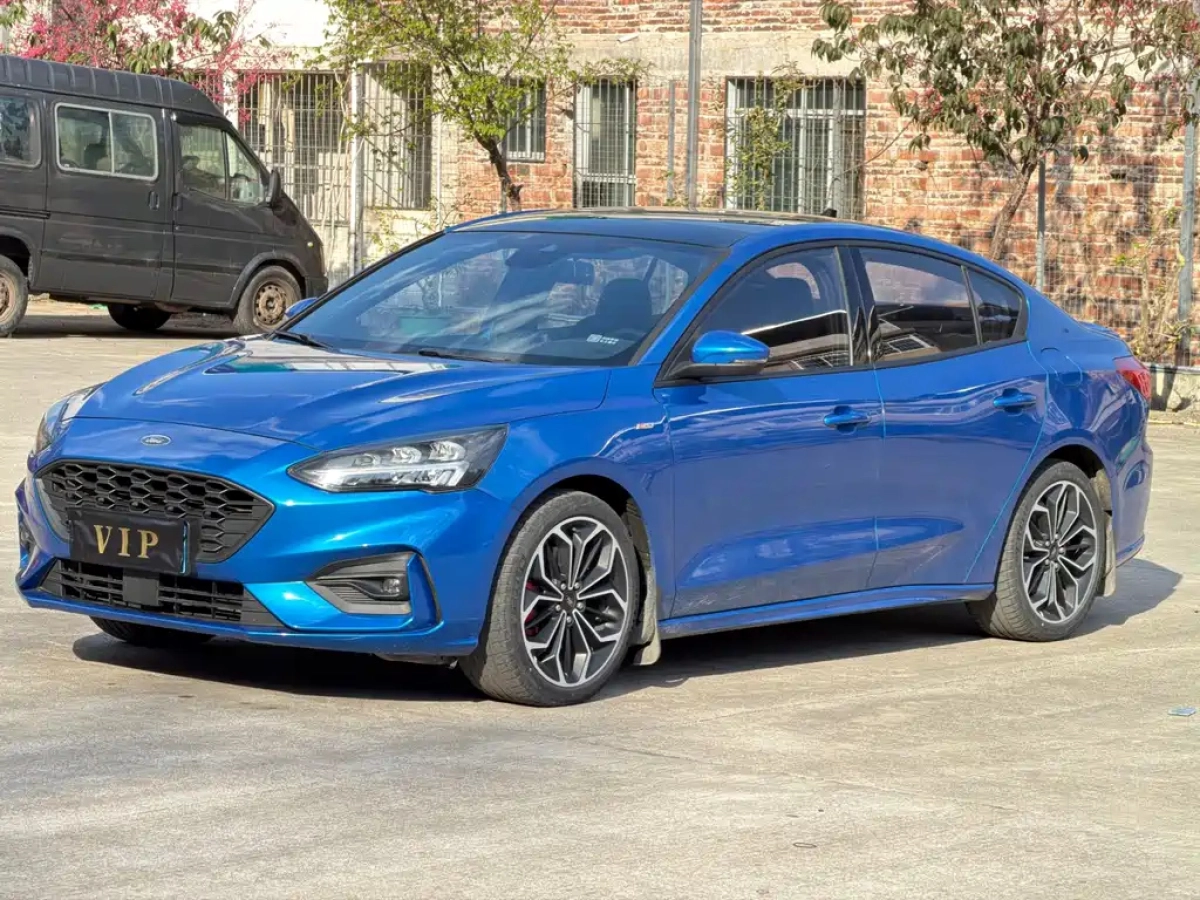 FORD FOCUS  2022