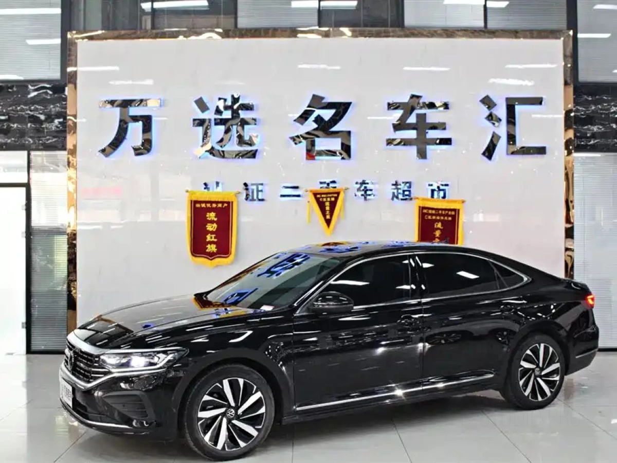 VOLKSWAGEN PASSAT  2024