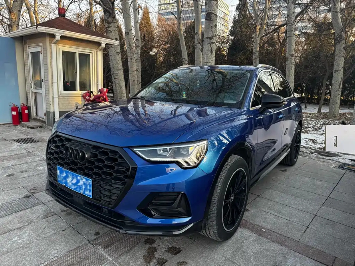 AUDI Q3