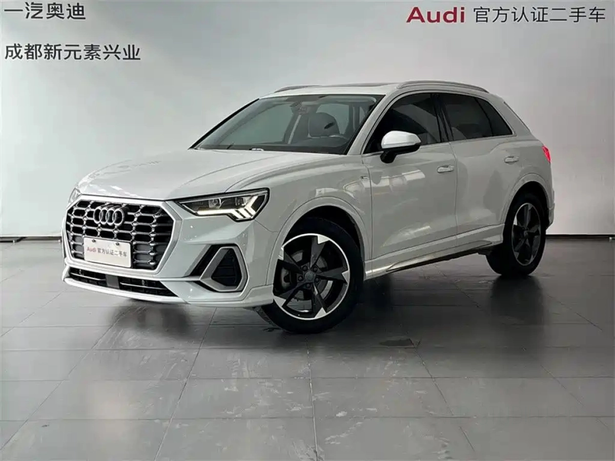 AUDI Q3