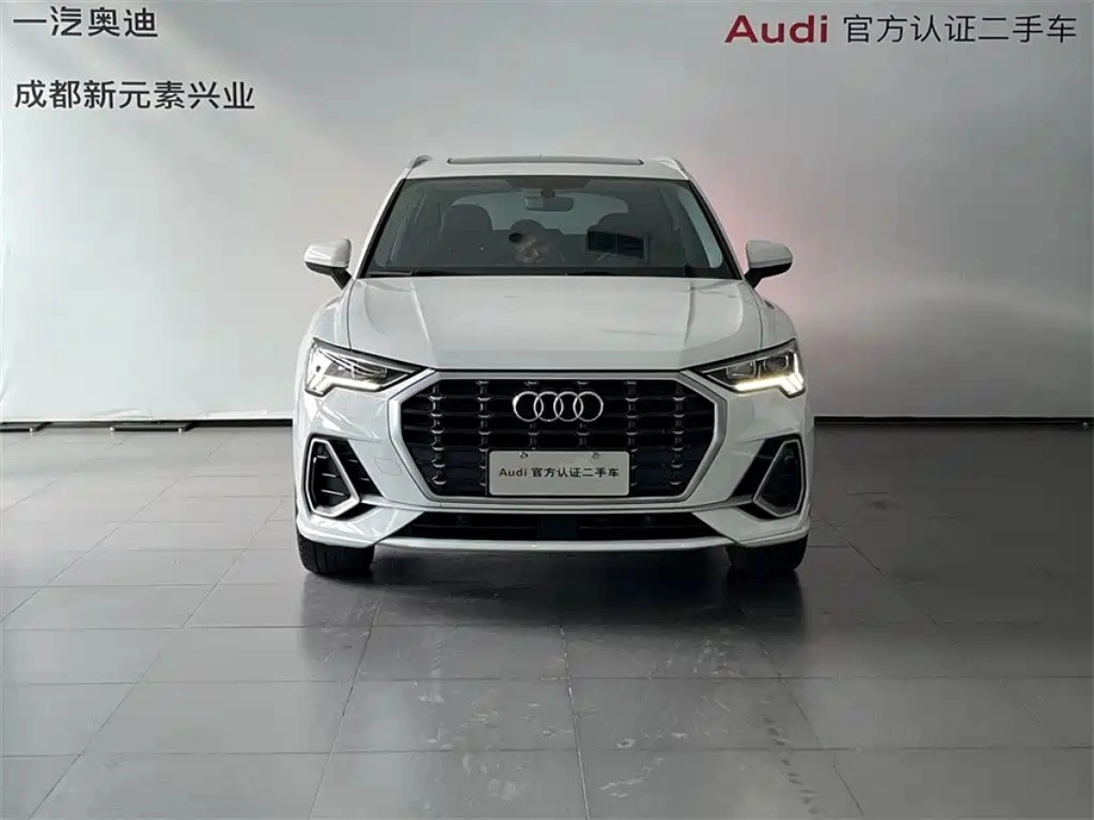 AUDI Q3