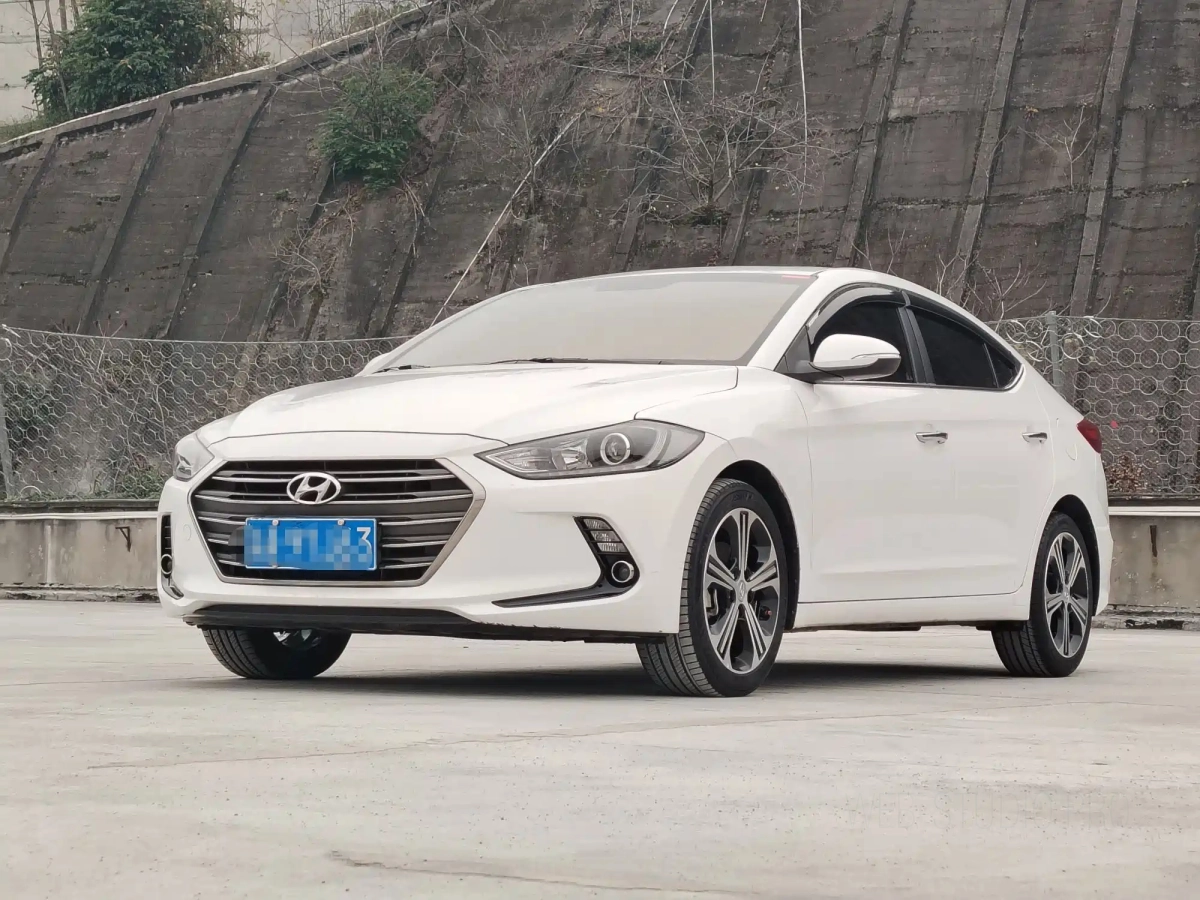 HYUNDAI ELANTRA