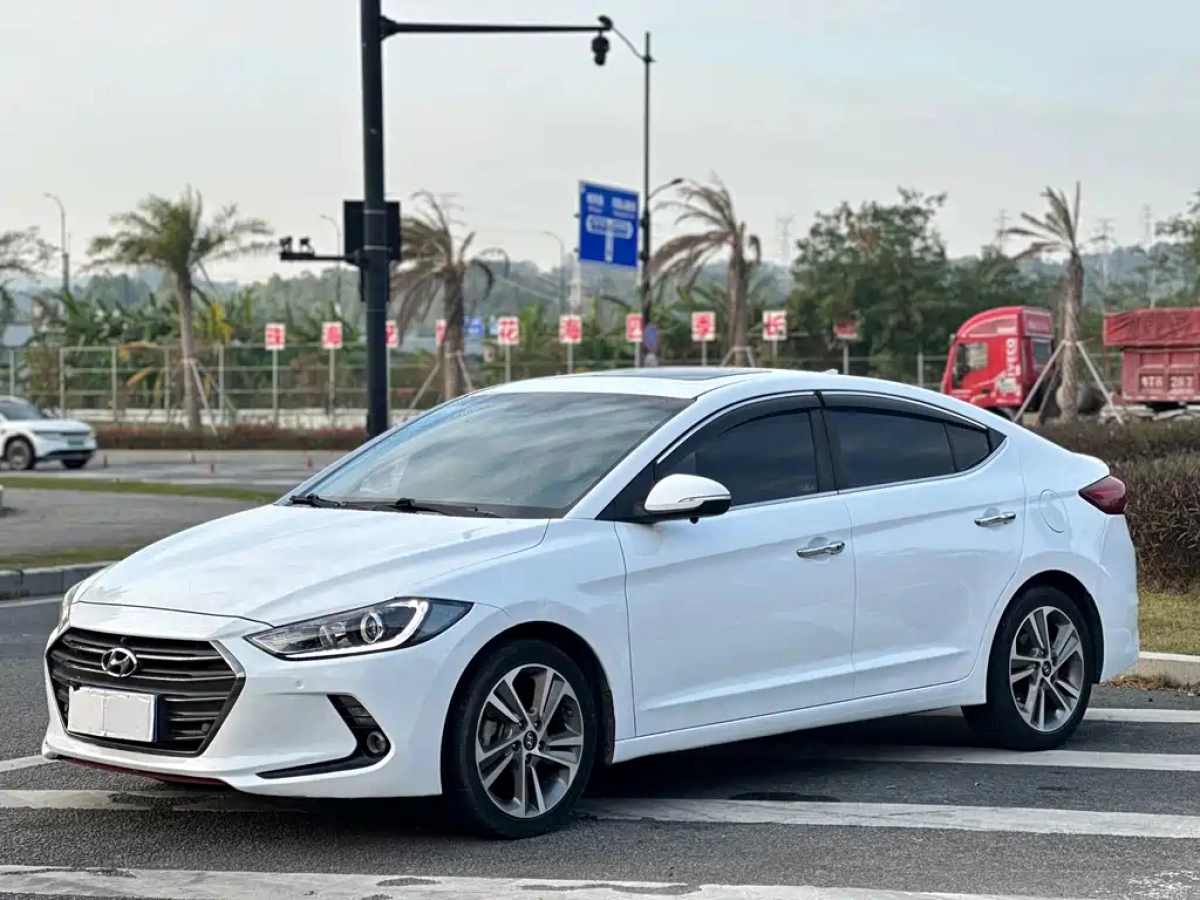 HYUNDAI ELANTRA