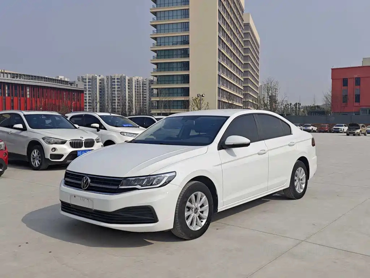 VOLKSWAGEN BORA  2022