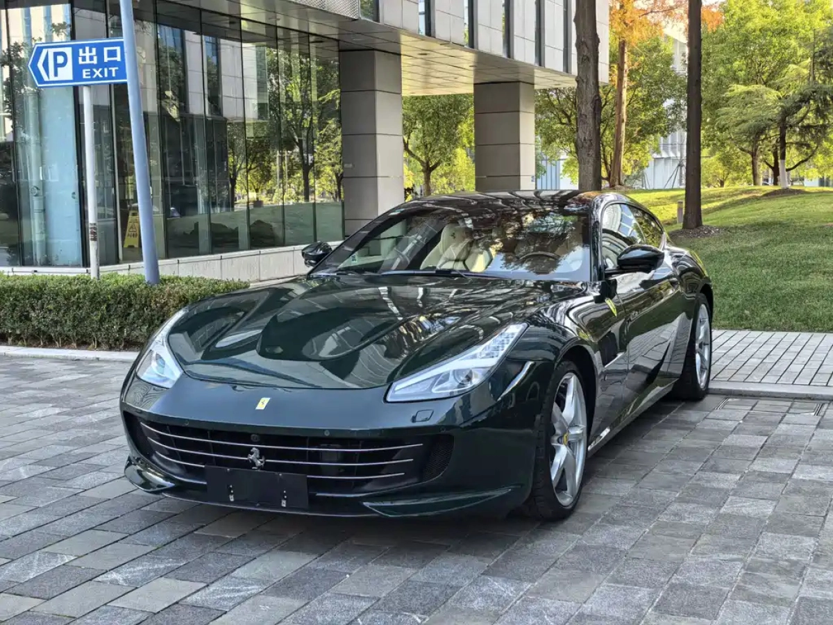 FERRARI GTC4LUSSO  2019